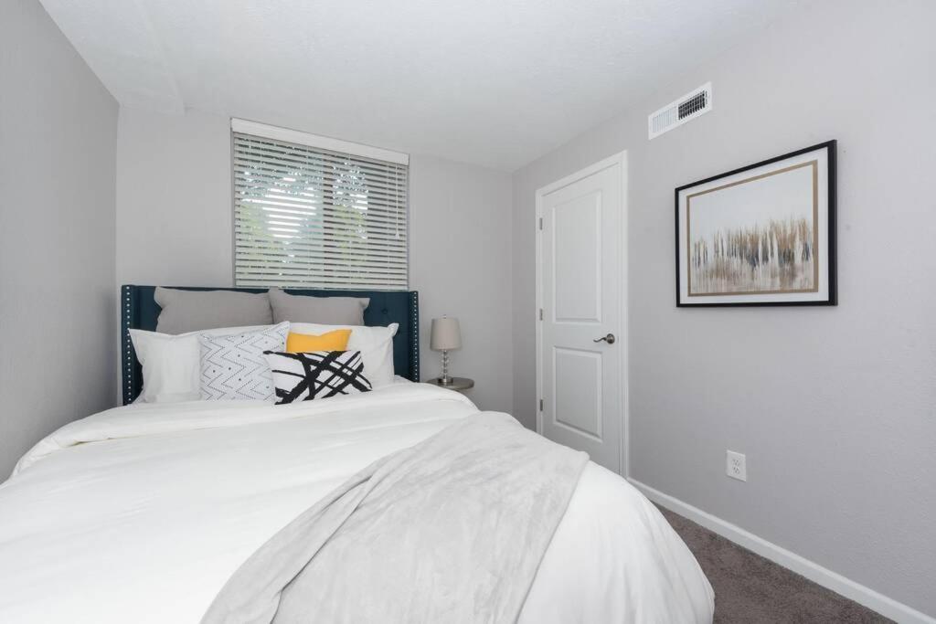 King & Queen Beds, Full Apartment, Next To Upscale Shopping And Food Kettering Exterior foto