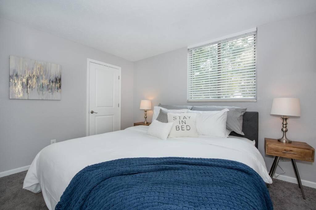 King & Queen Beds, Full Apartment, Next To Upscale Shopping And Food Kettering Exterior foto